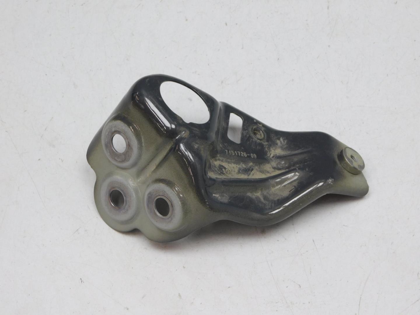 Кронштейн крепления крыла