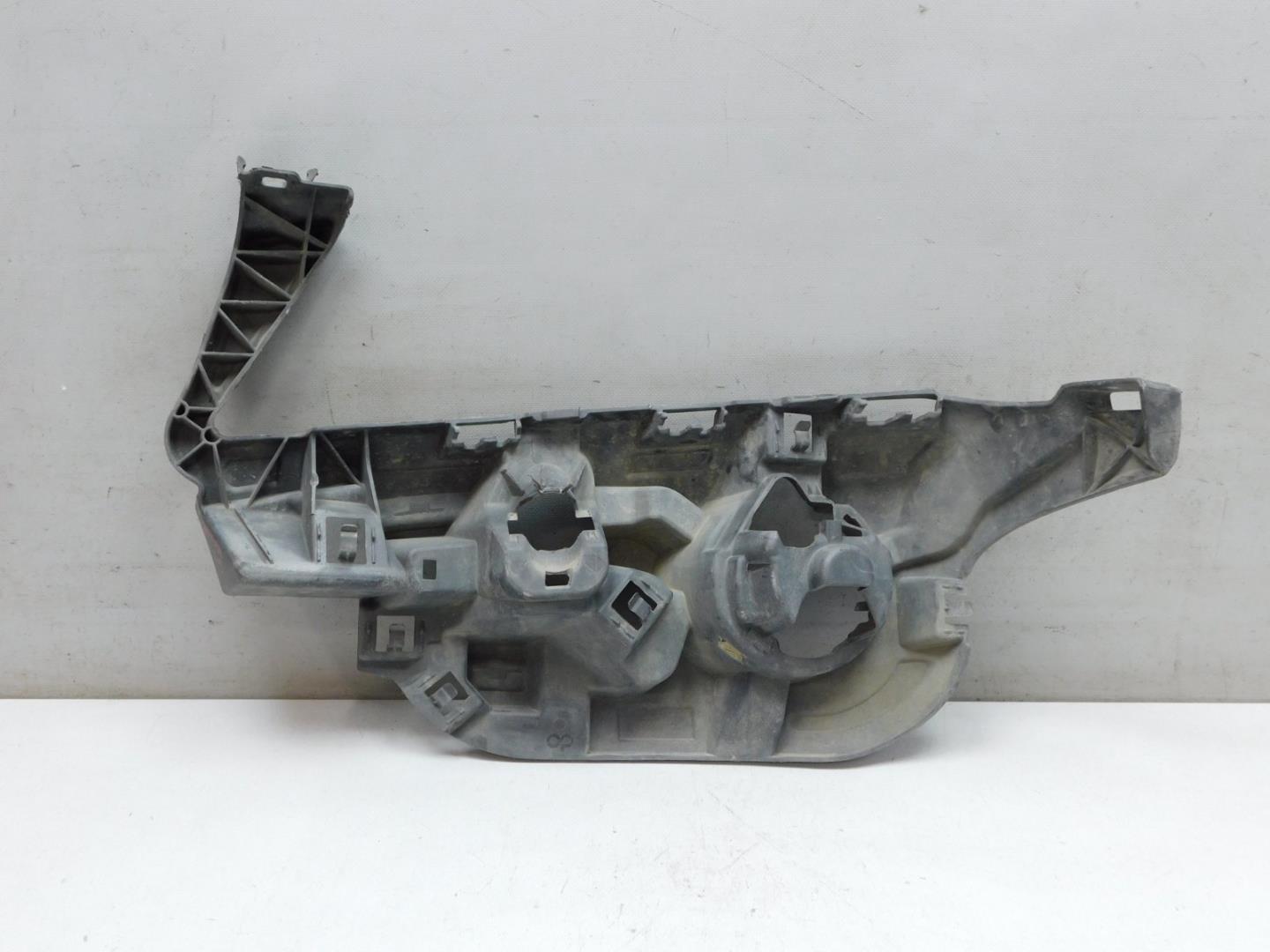 Кронштейн переднего бампера