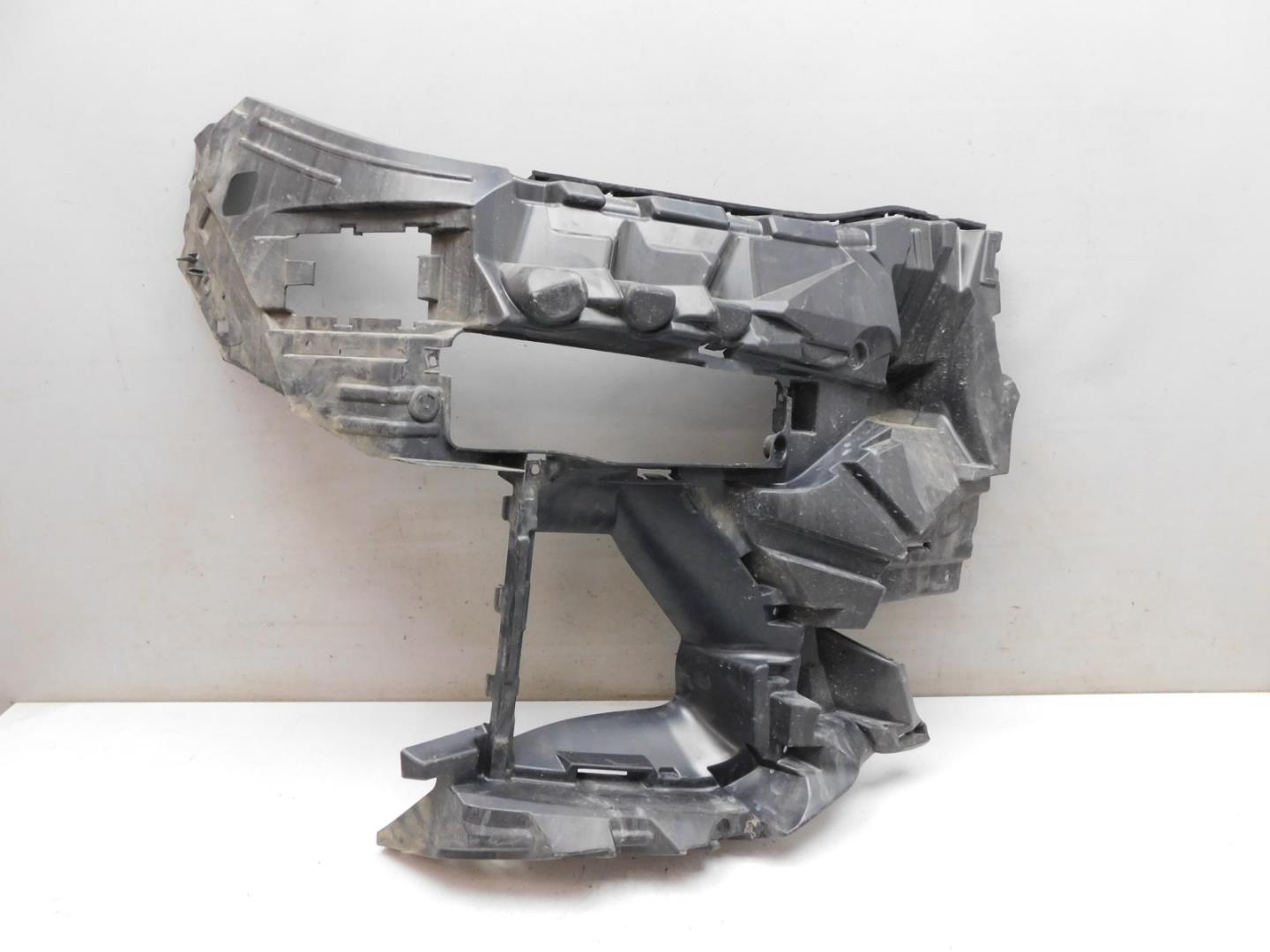 Кронштейн переднего бампера