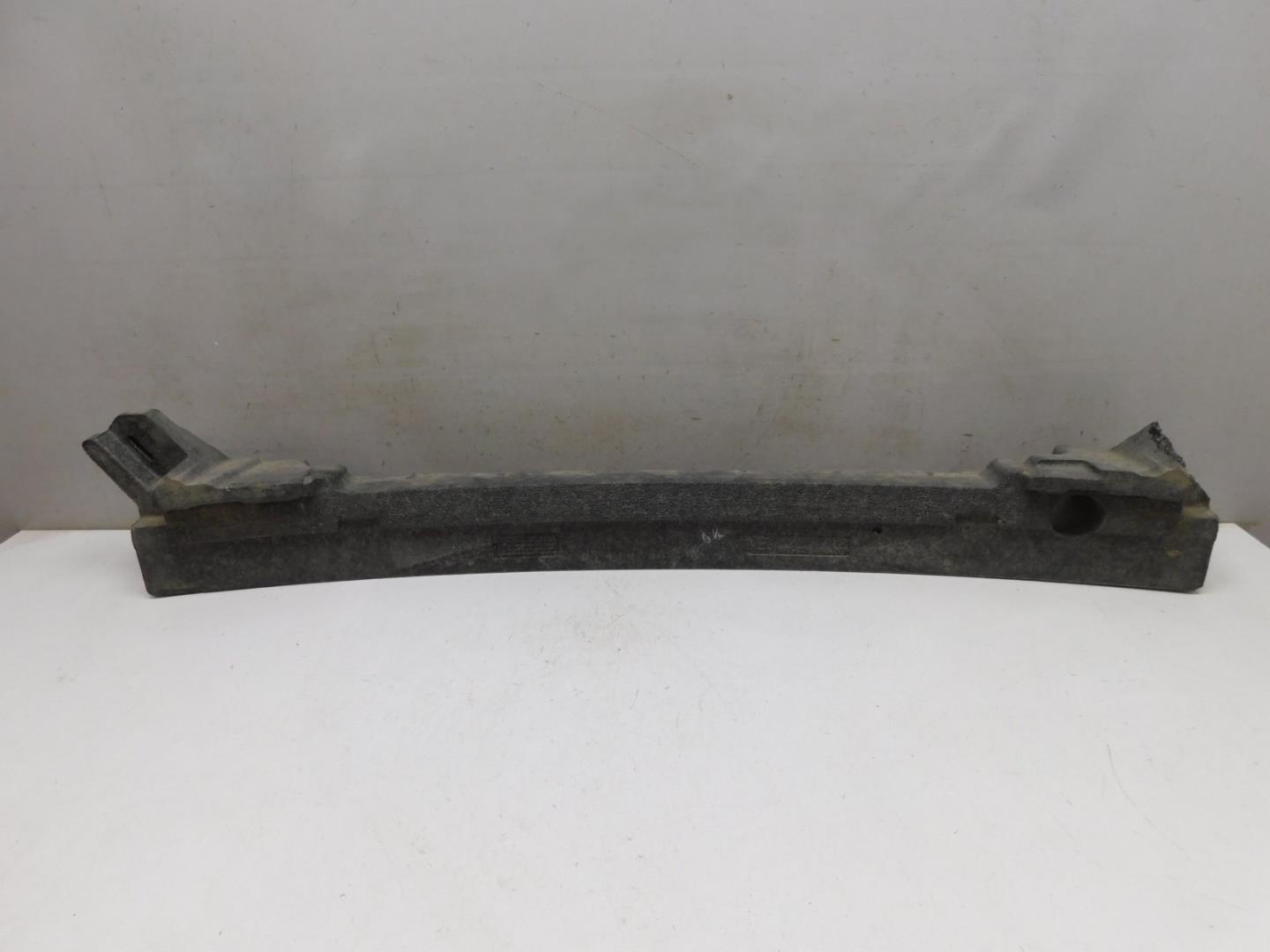 Усилитель переднего бампера