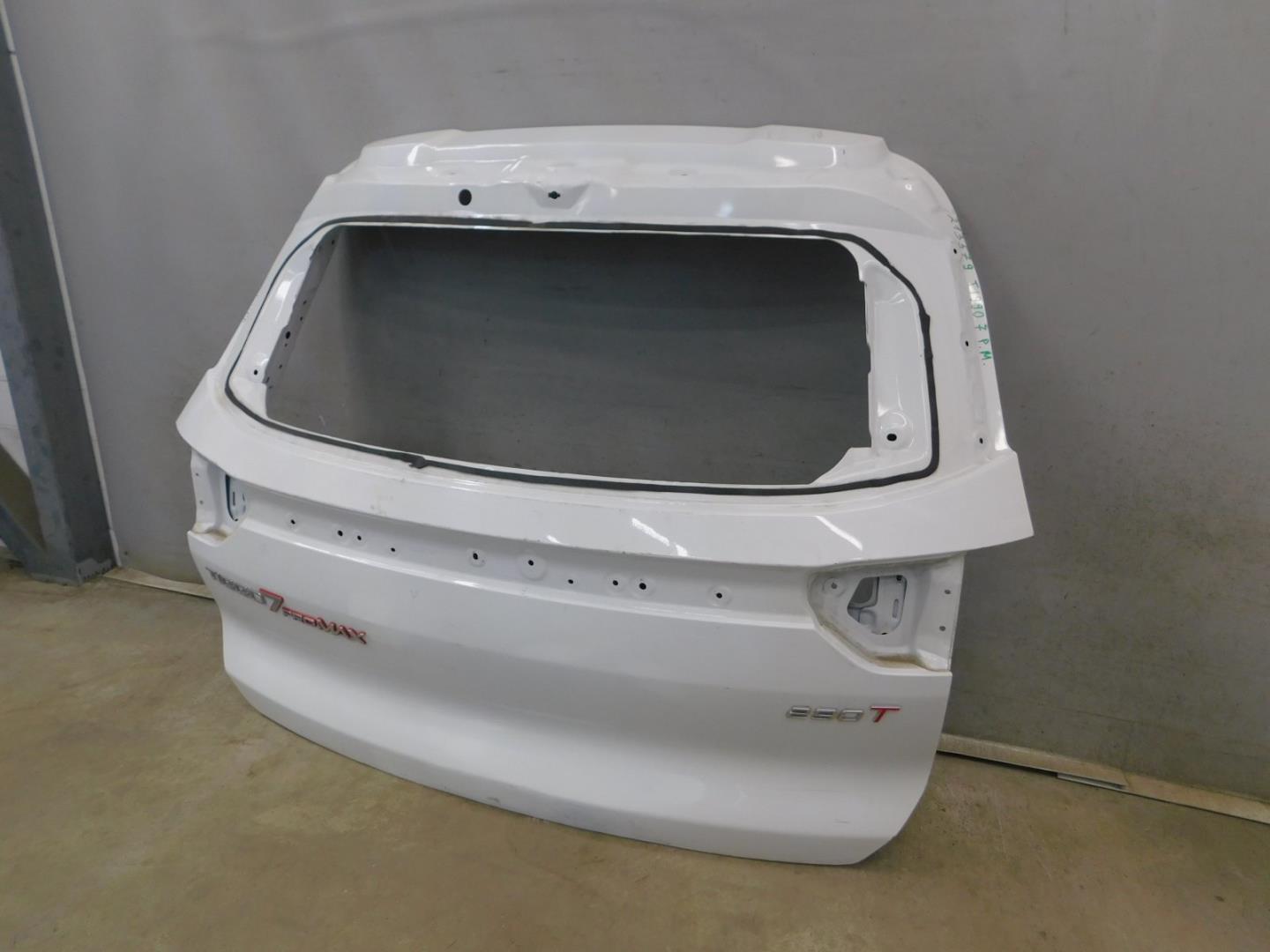 Дверь багажника