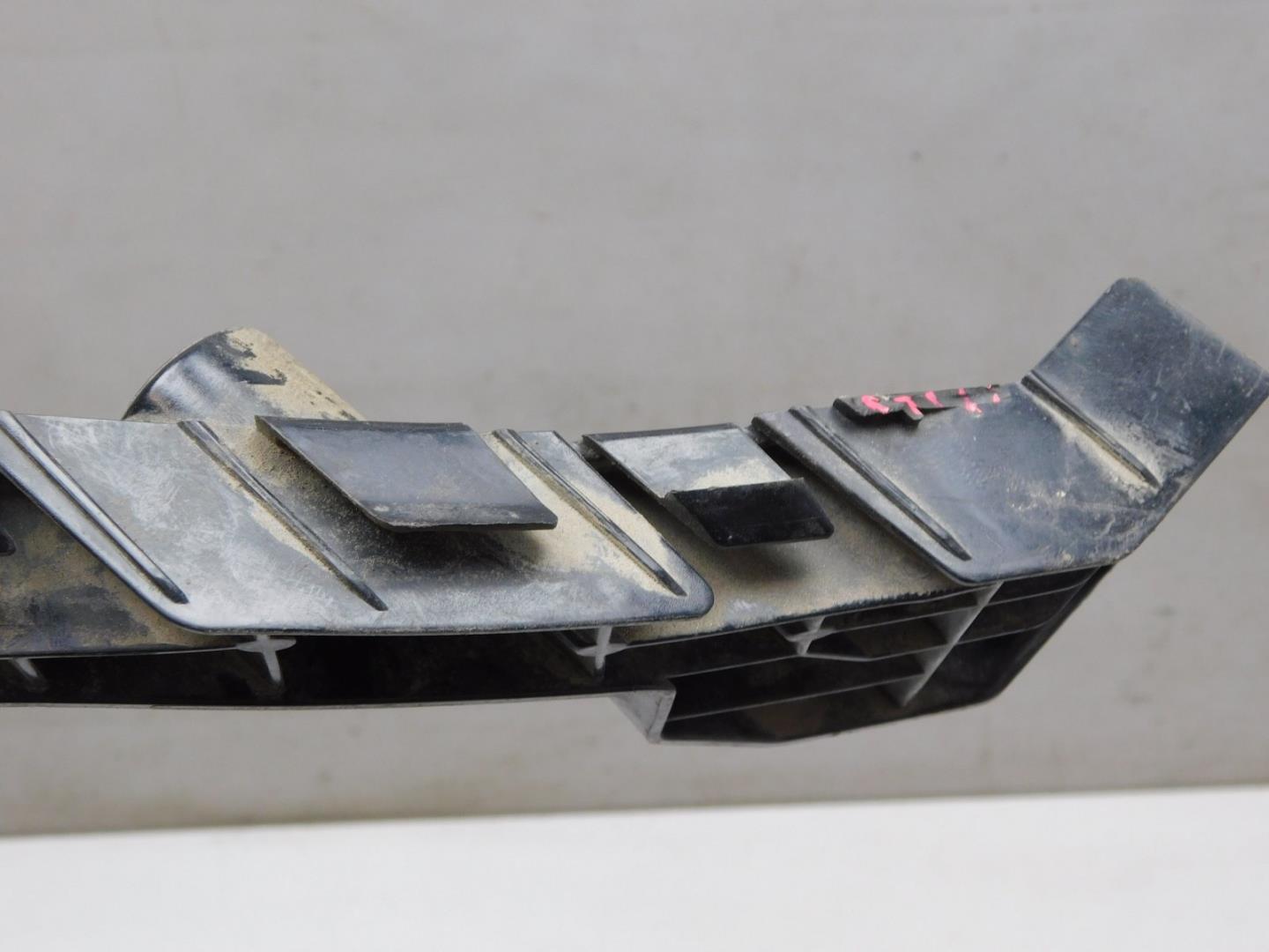 Кронштейн переднего бампера