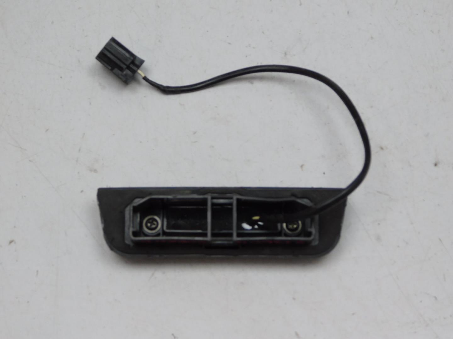 Кнопка открывания багажника