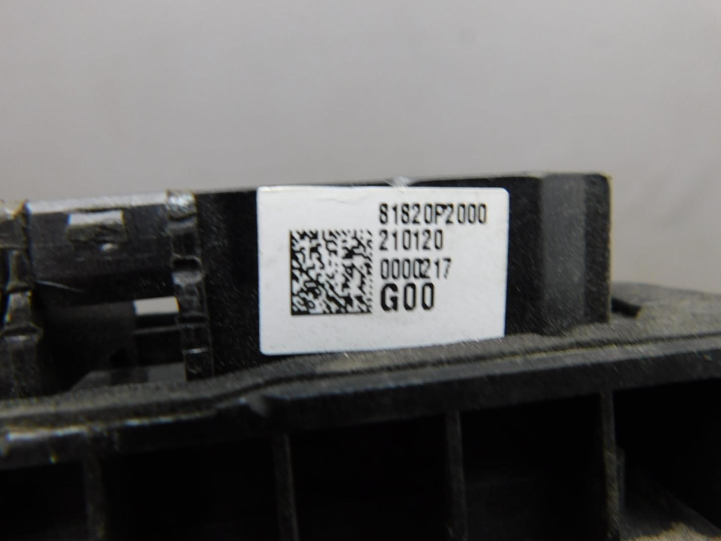 Кнопка открывания багажника