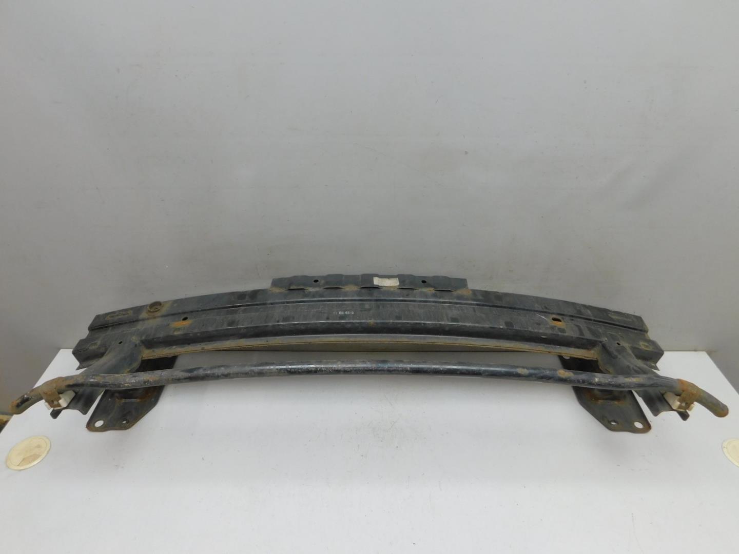 Усилитель переднего бампера