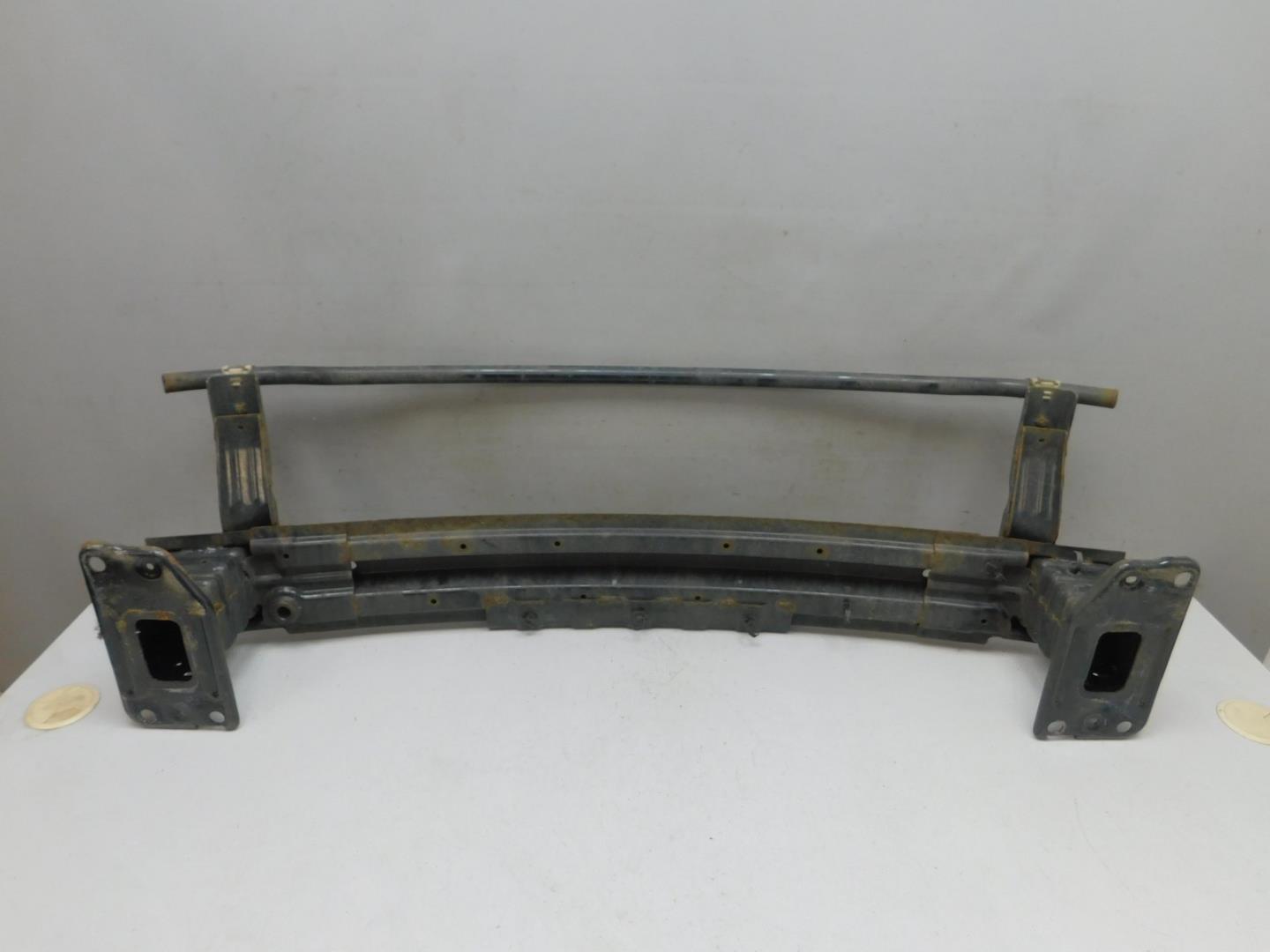 Усилитель переднего бампера