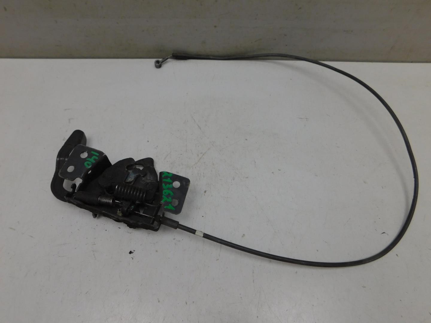 Замок капота