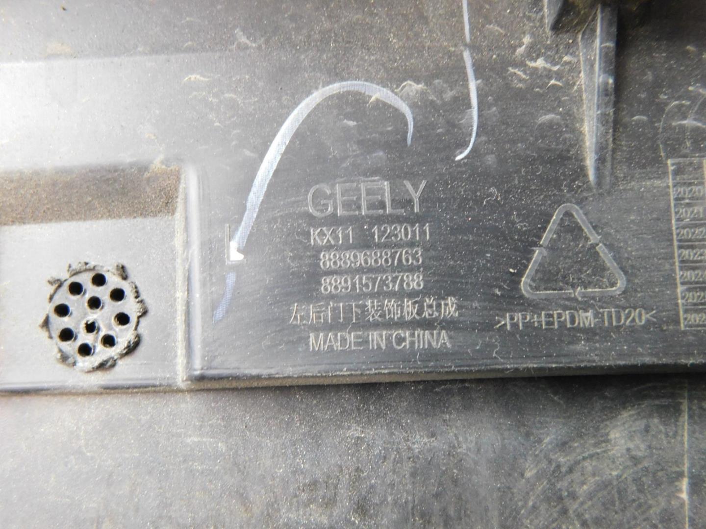 Накладка двери задней левой