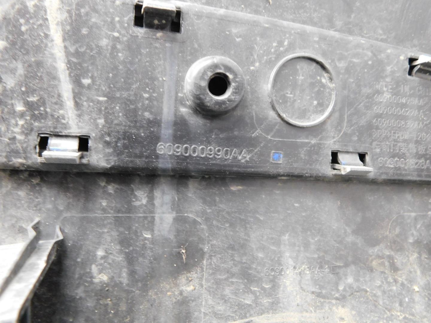 Накладка двери передней левой