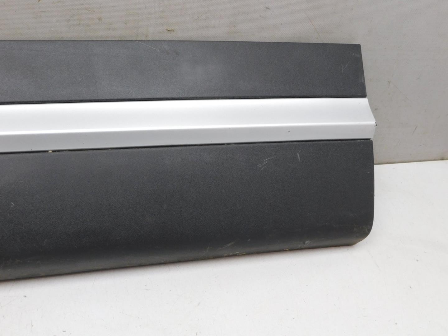 Накладка двери передней левой