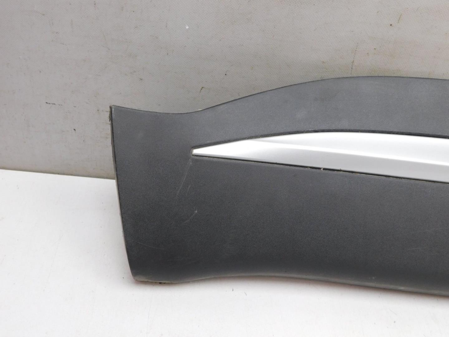 Накладка двери передней левой