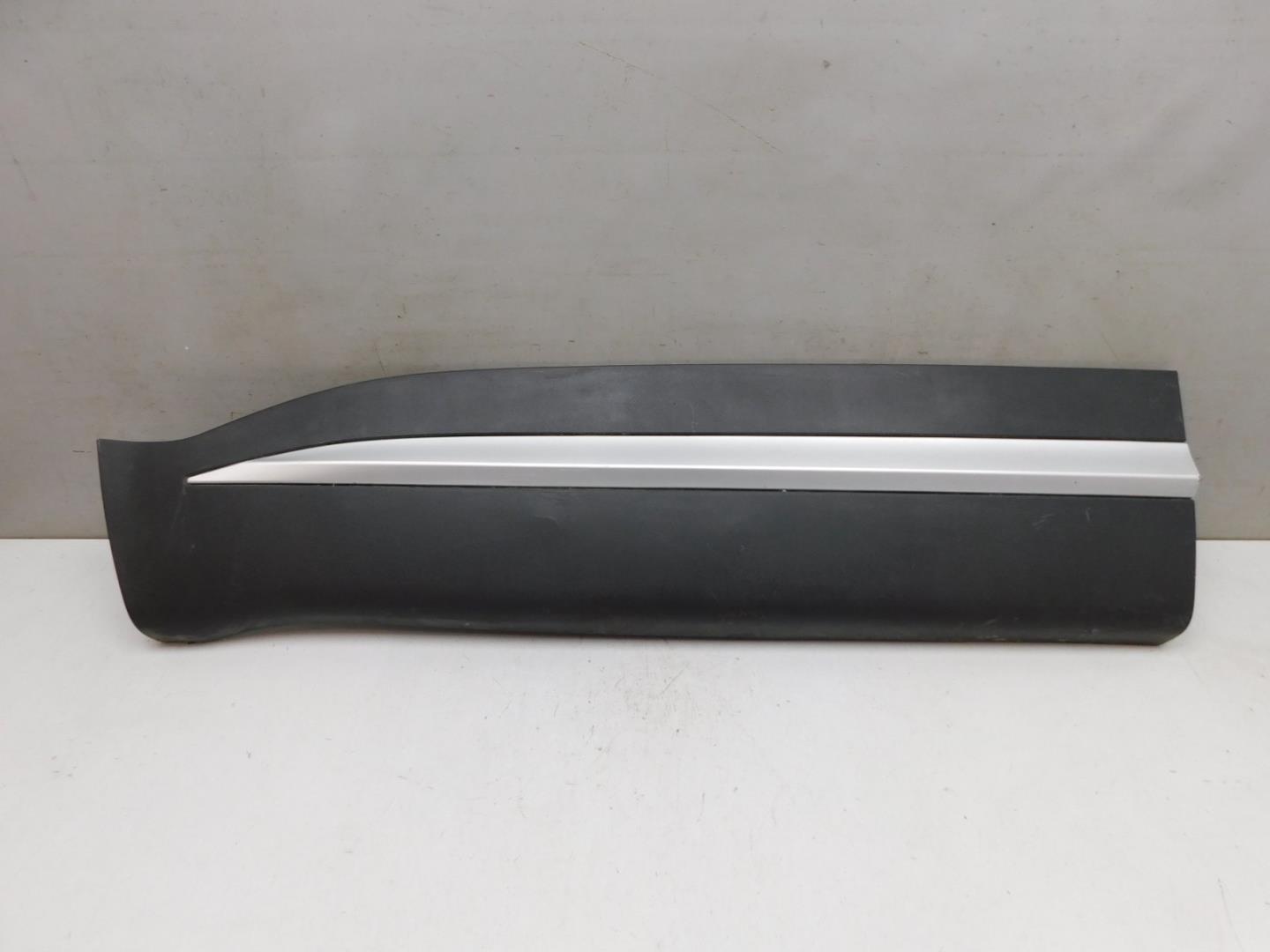 Накладка двери передней левой