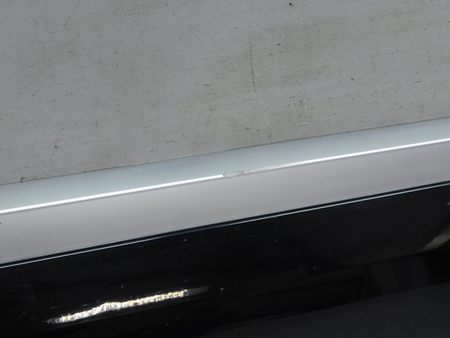 Накладка двери передней правой