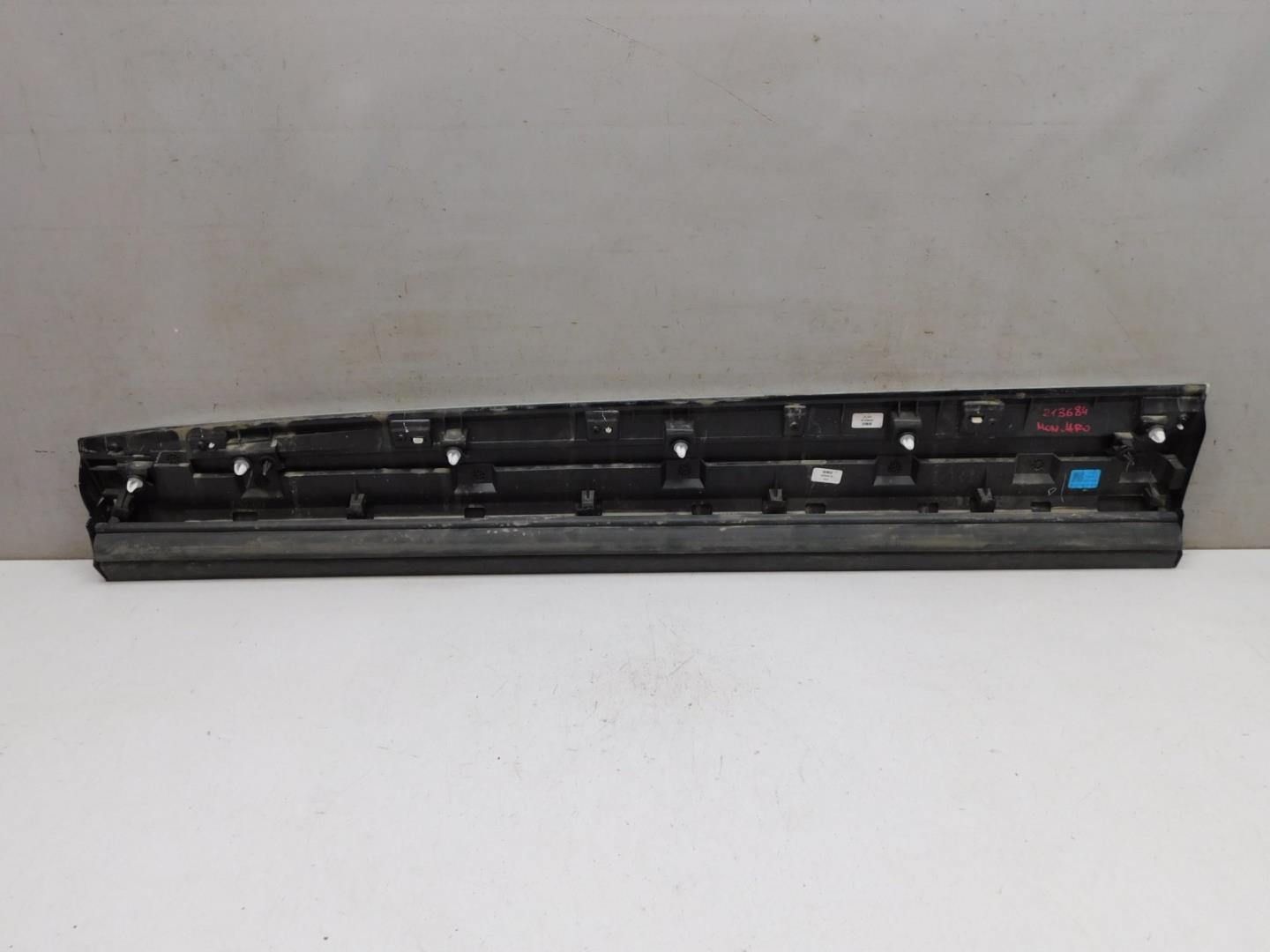 Накладка двери передней правой