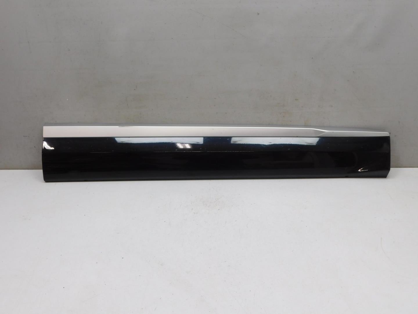 Накладка двери передней правой