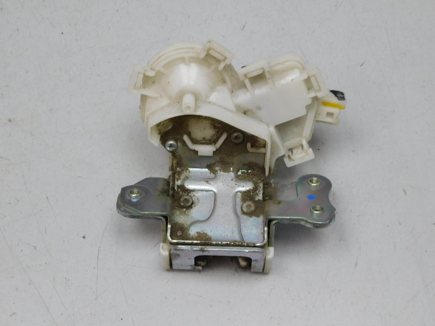 Замок багажника