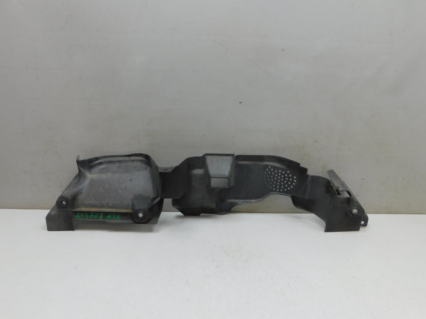 Кожух замка капота