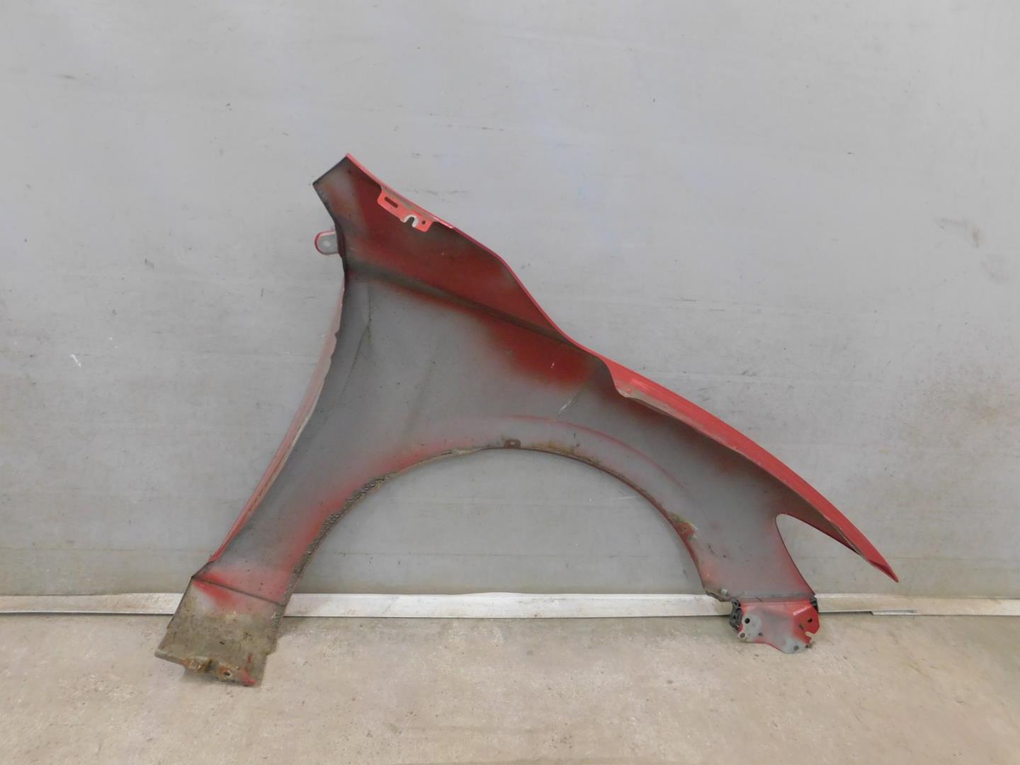 Крыло переднее левое