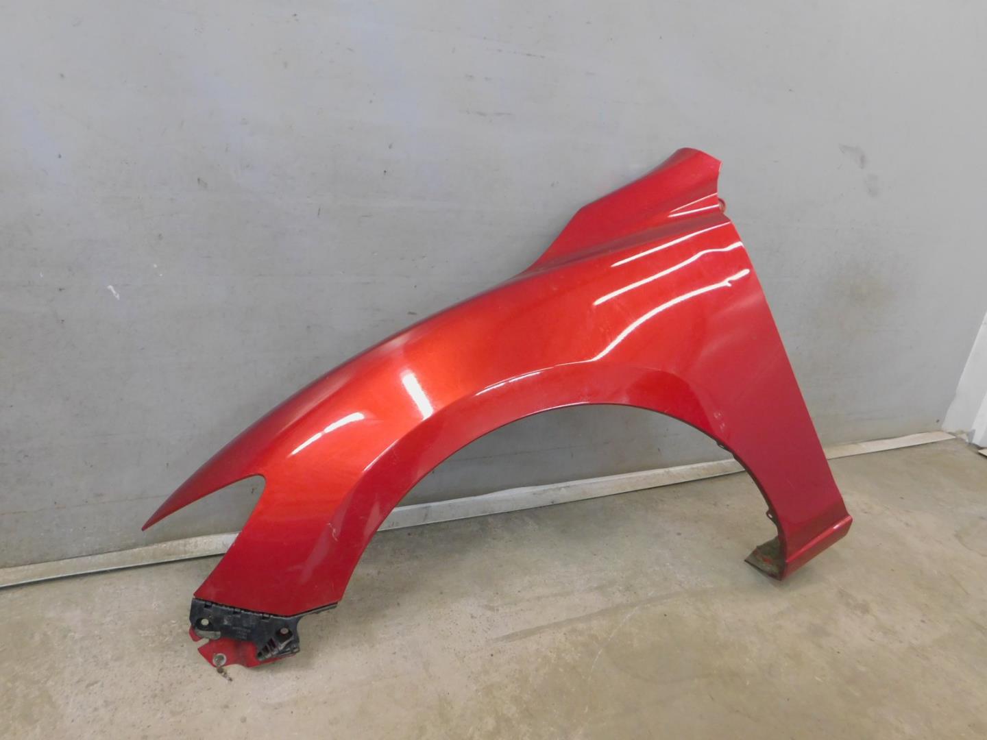 Крыло переднее левое