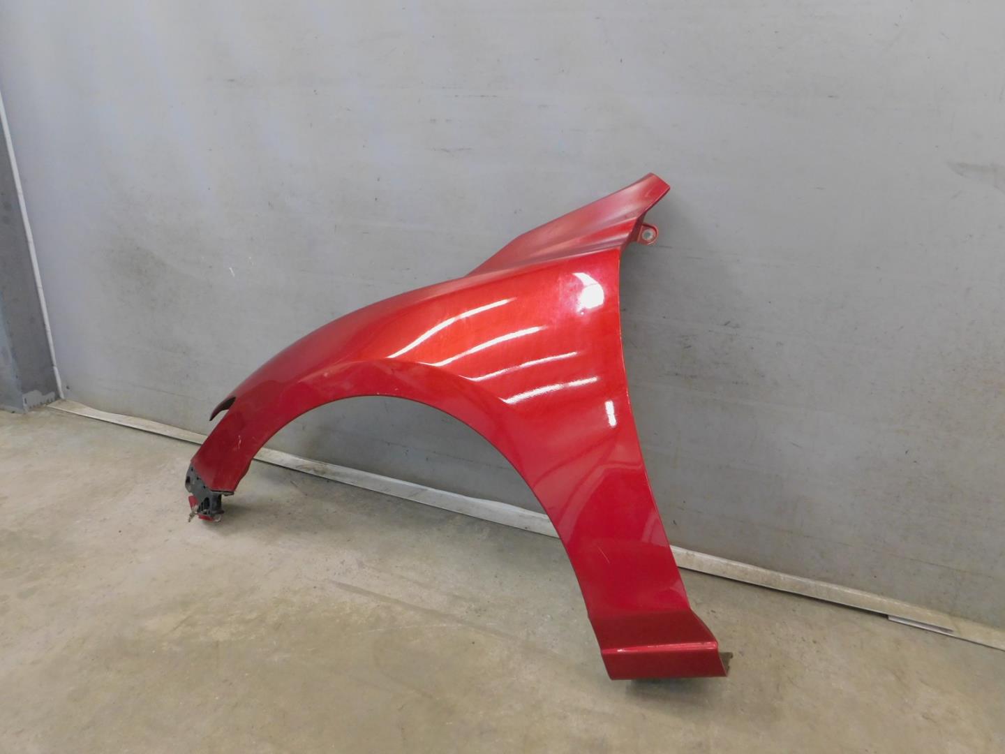 Крыло переднее левое