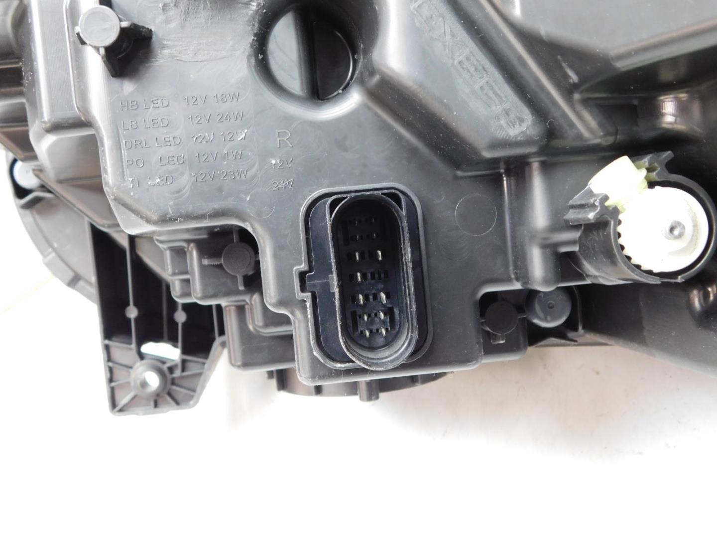 Фара правая