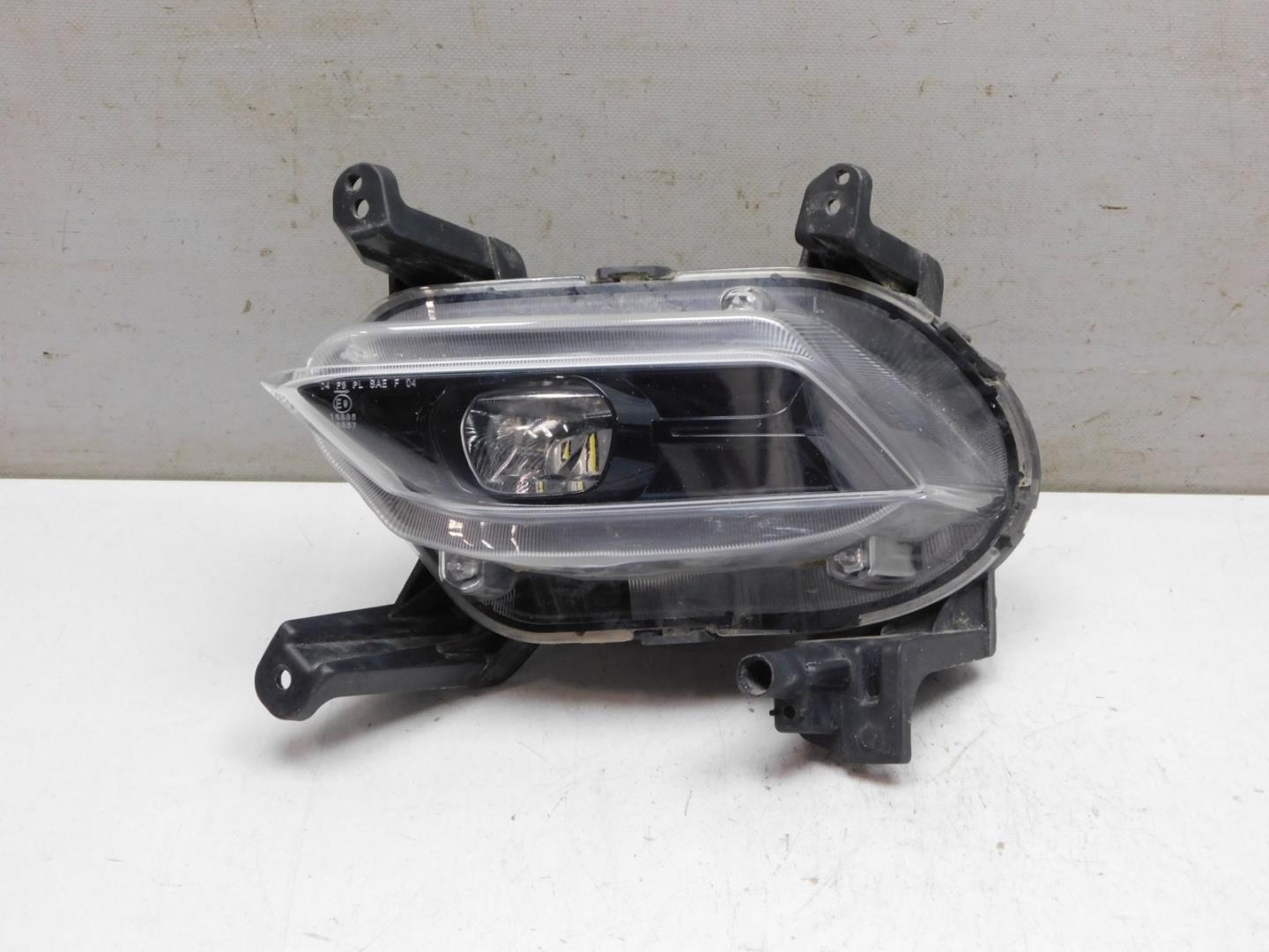 Фара противотуманная левая