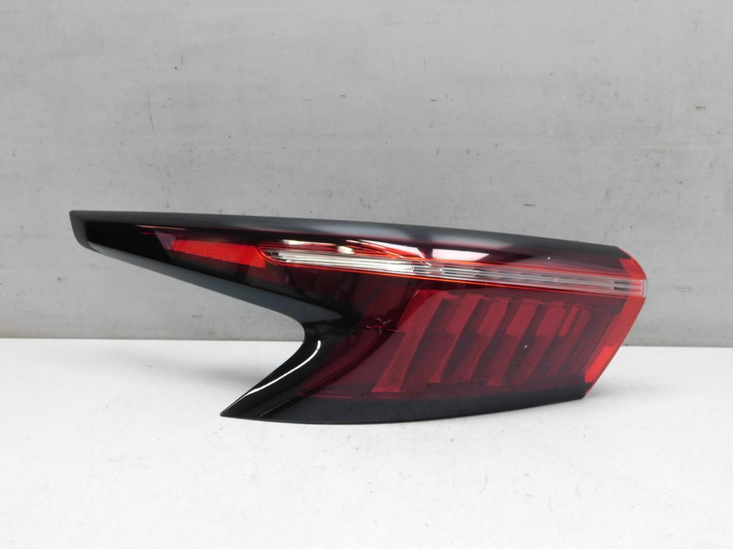 Фонарь задний наружный левый