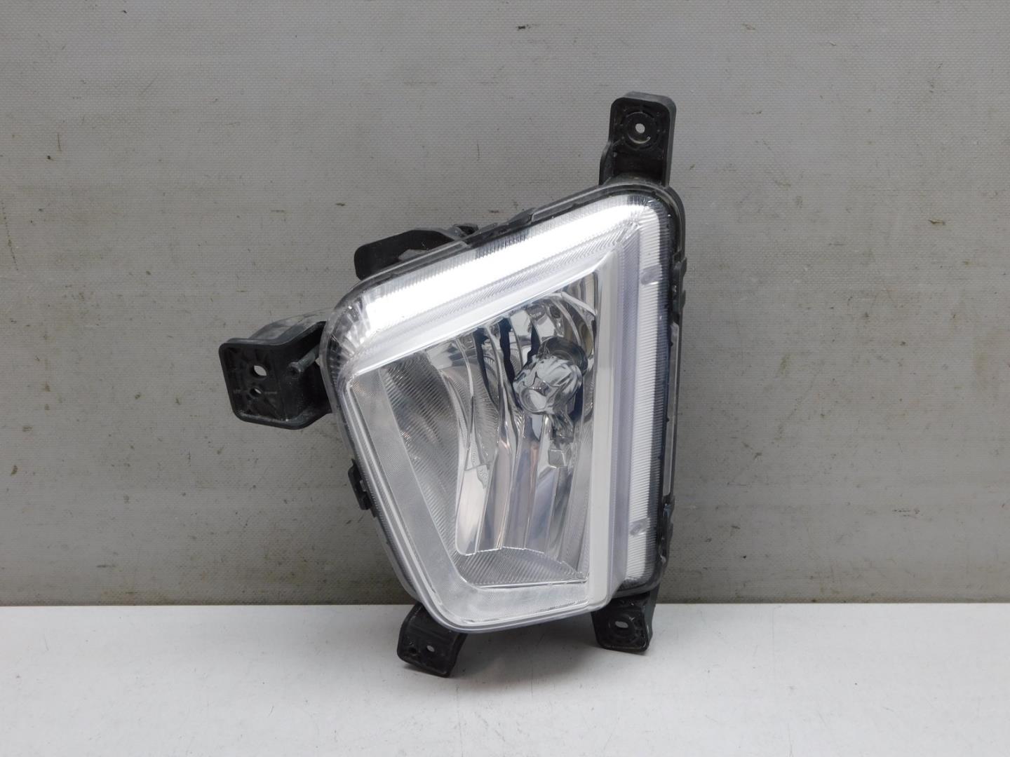 Фара противотуманная левая