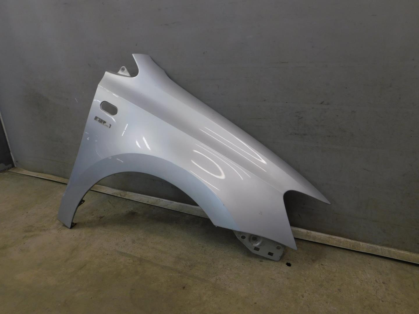 Крыло переднее правое