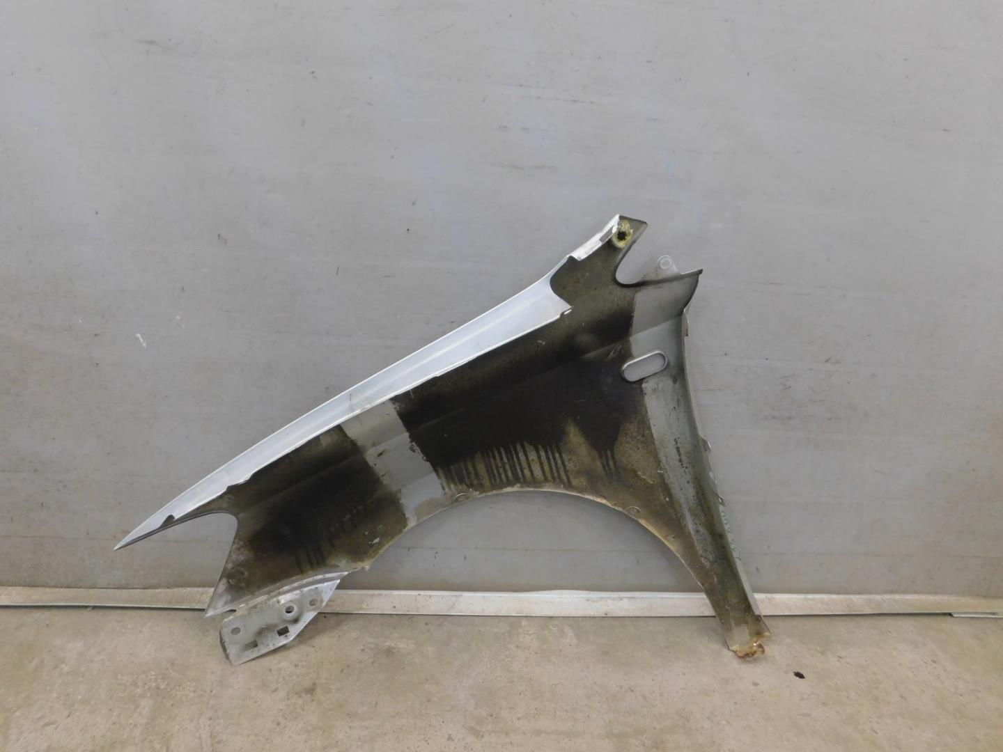 Крыло переднее правое