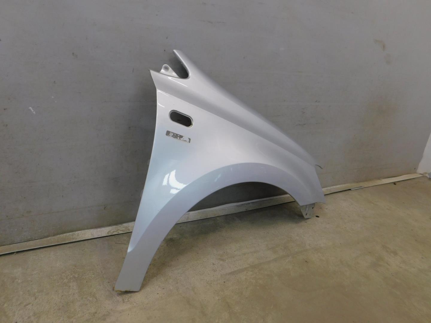 Крыло переднее правое