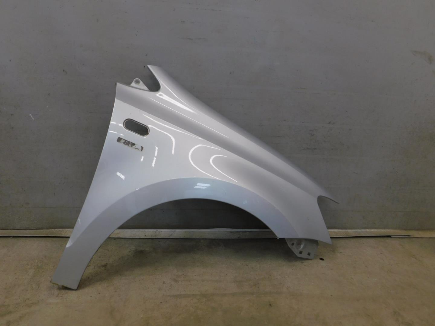 Крыло переднее правое