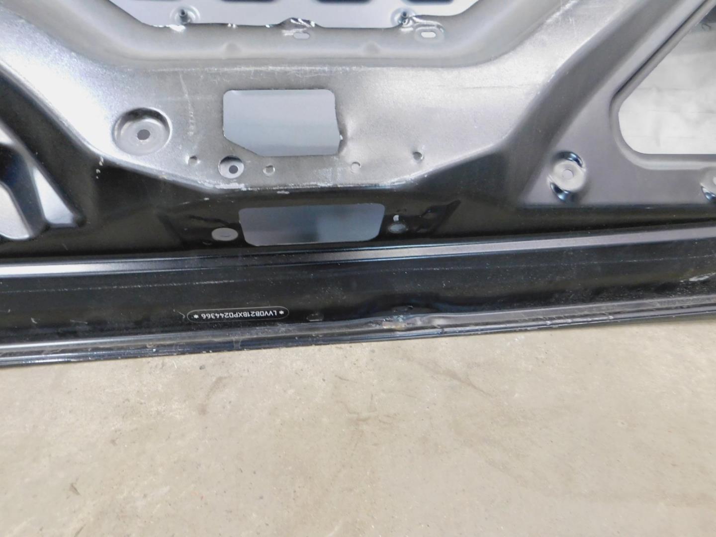 Дверь багажника