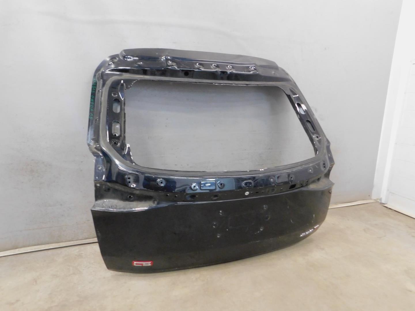 Дверь багажника