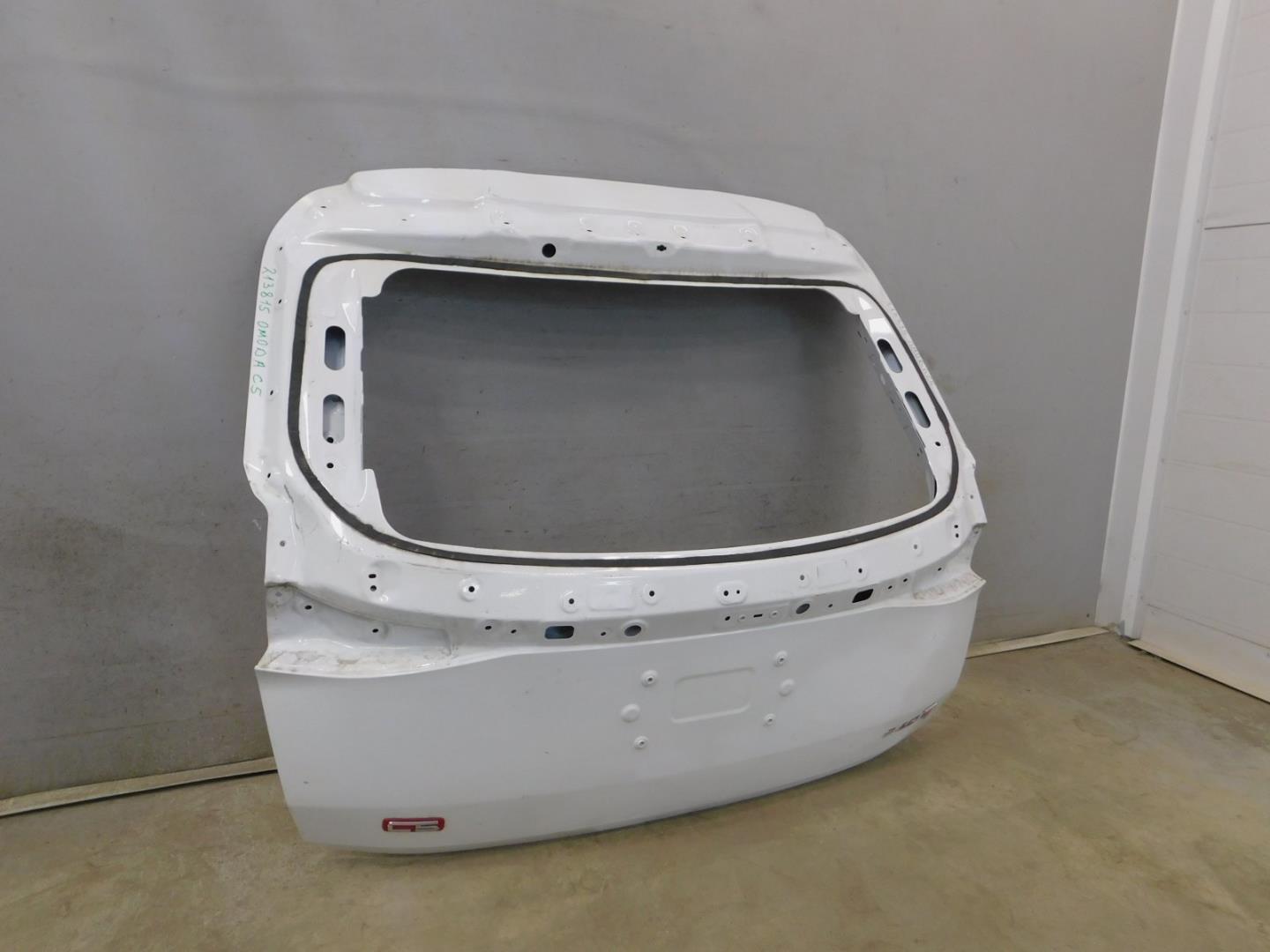 Дверь багажника