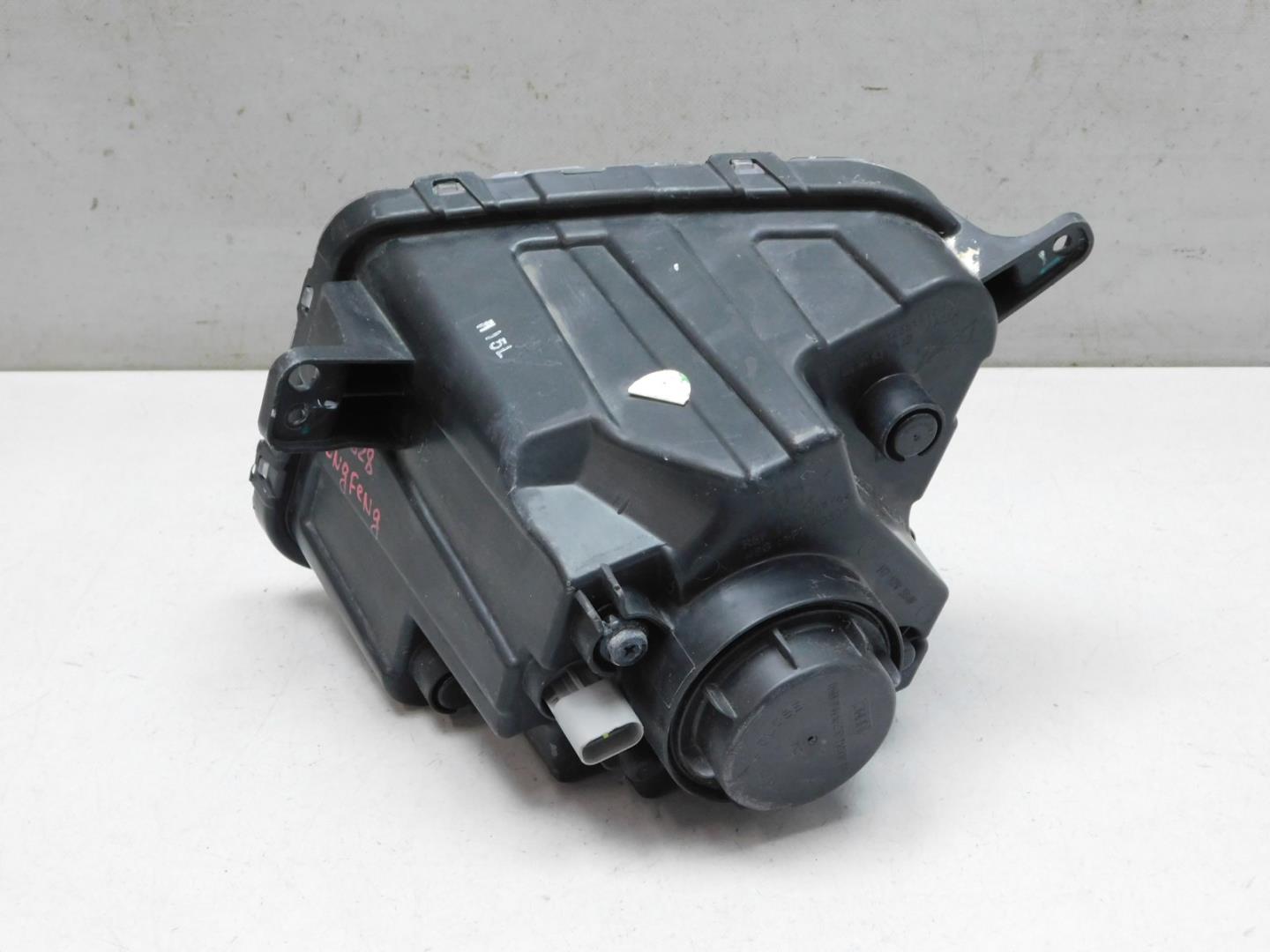 Фара противотуманная правая