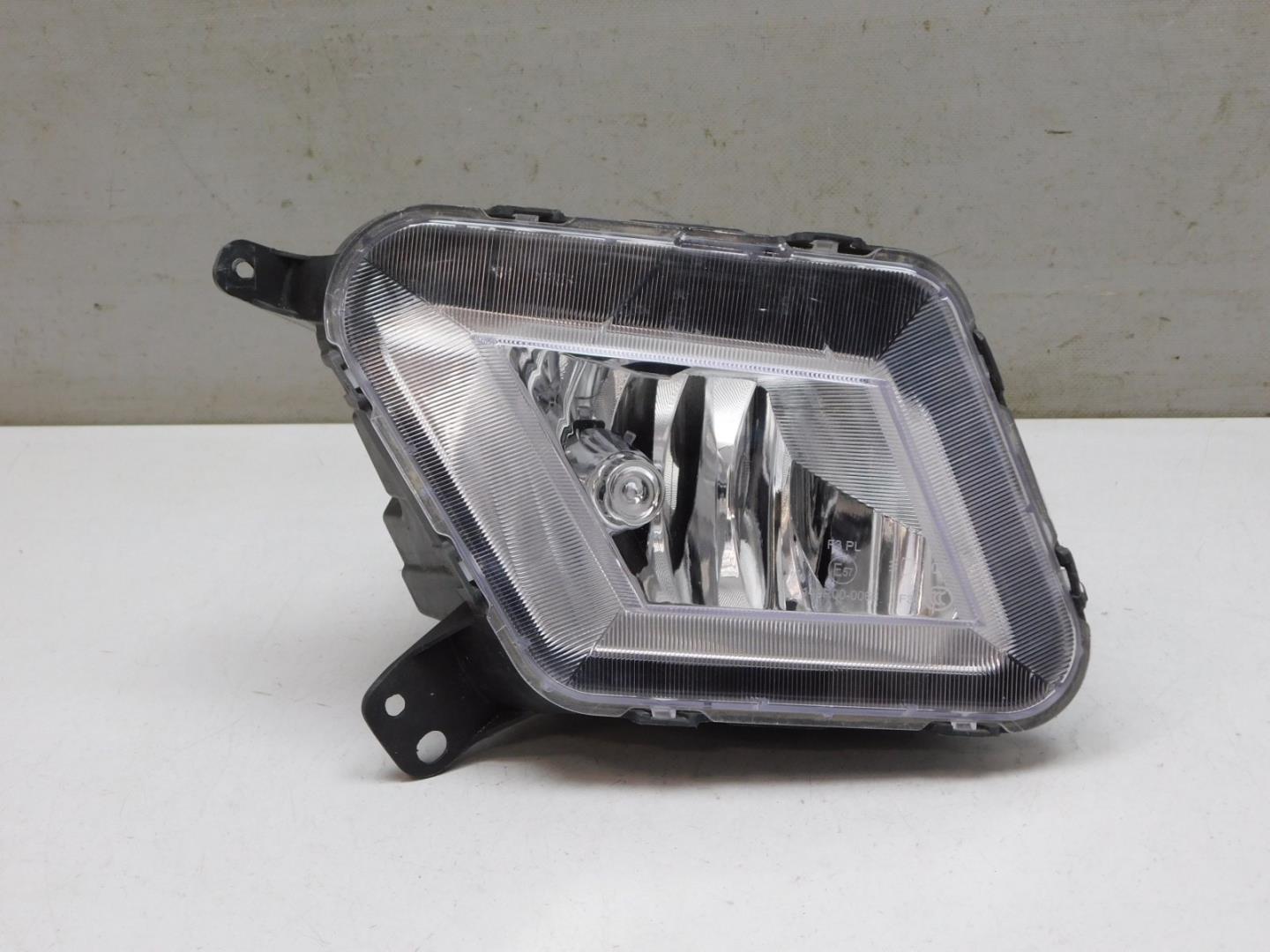 Фара противотуманная правая