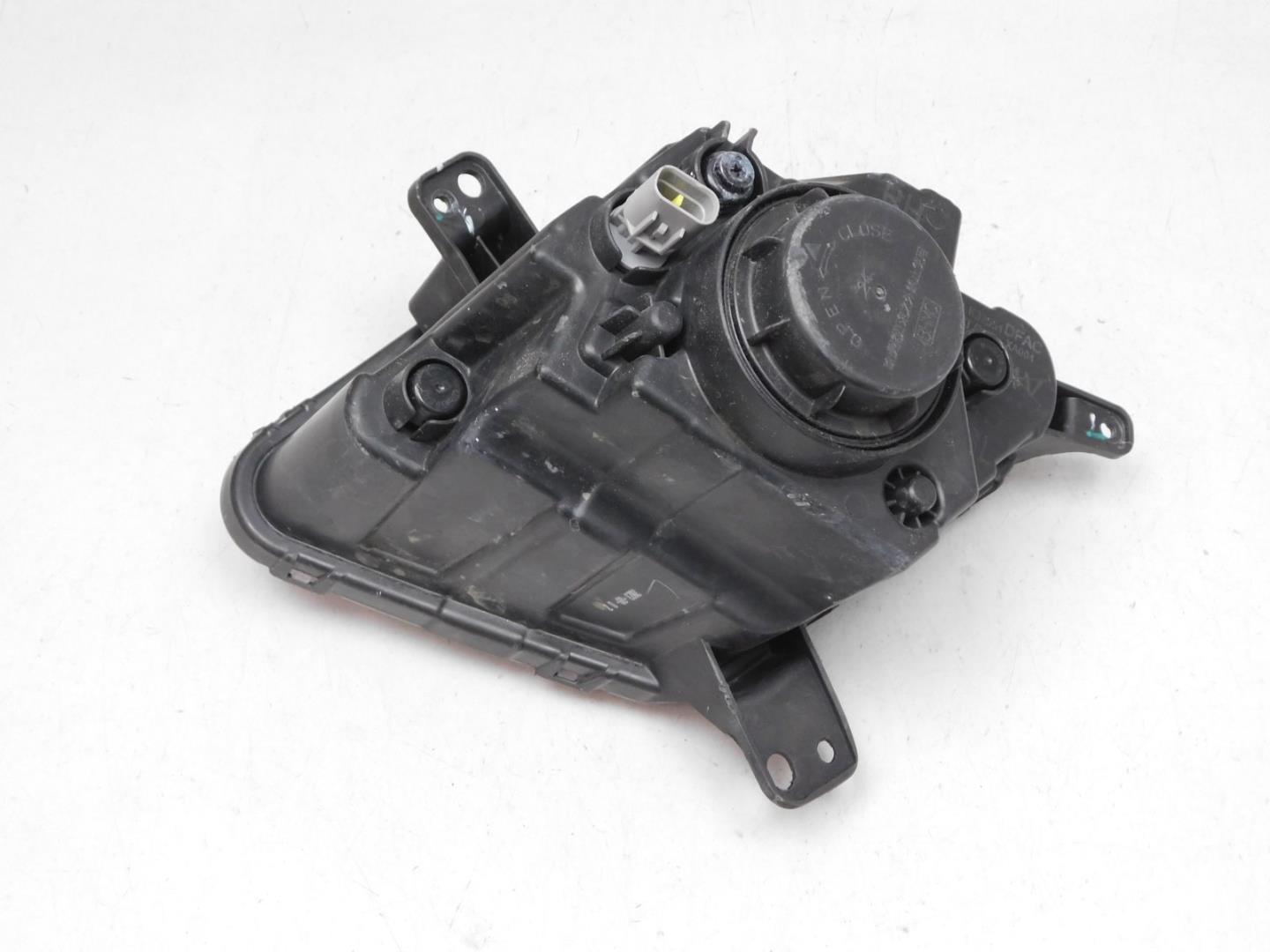 Фара противотуманная правая