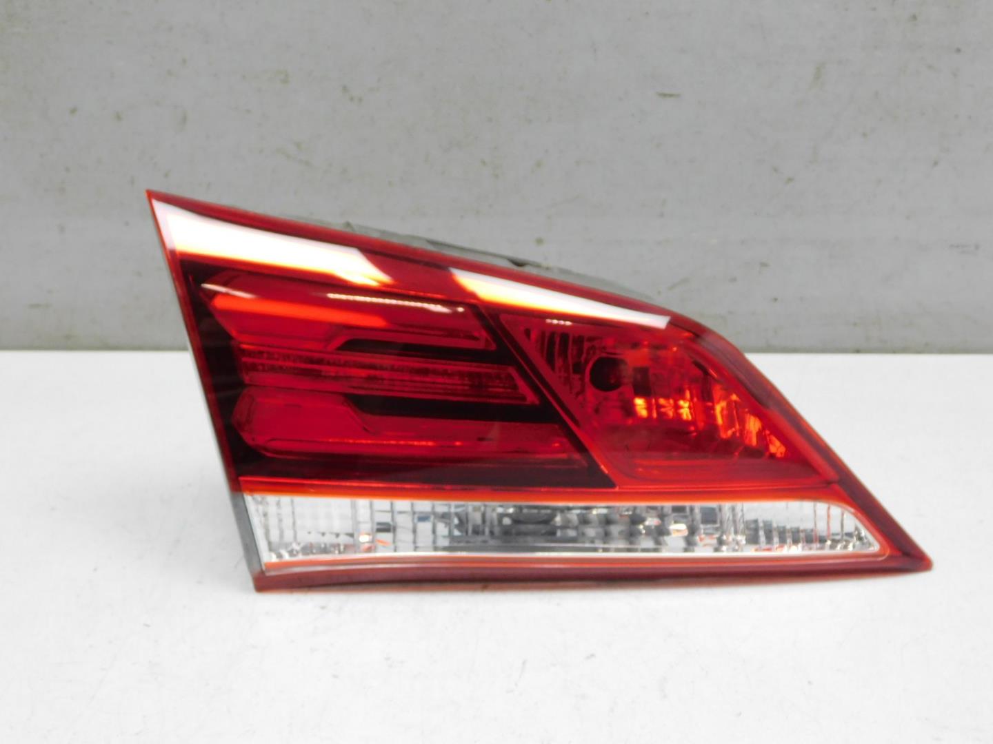 Фонарь задний внутренний левый