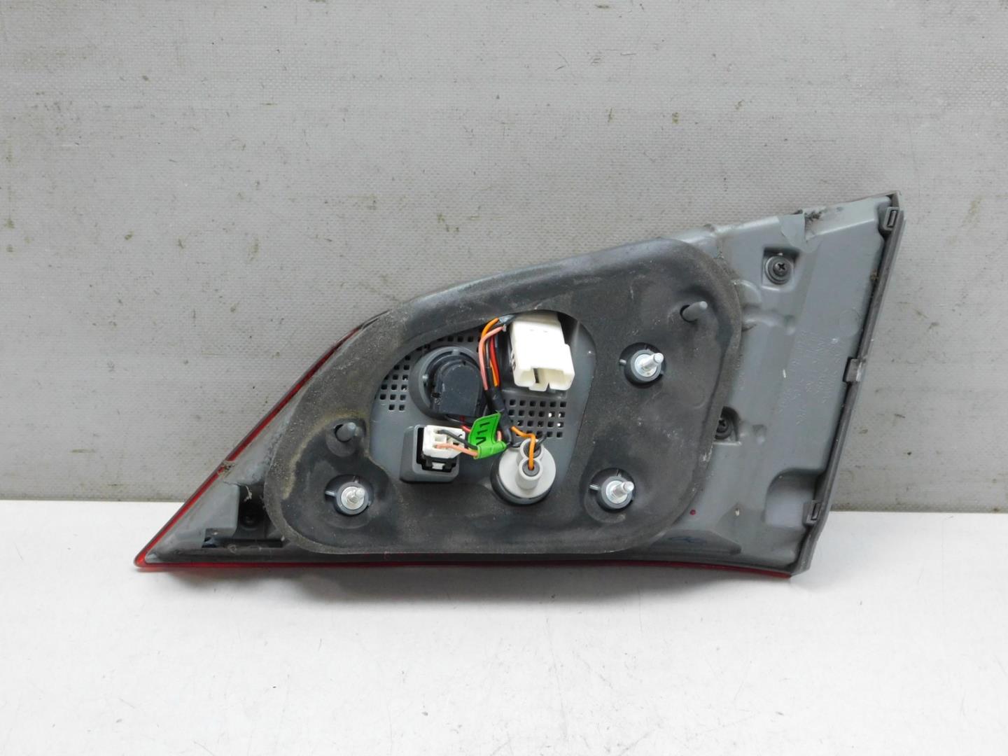 Фонарь задний внутренний левый