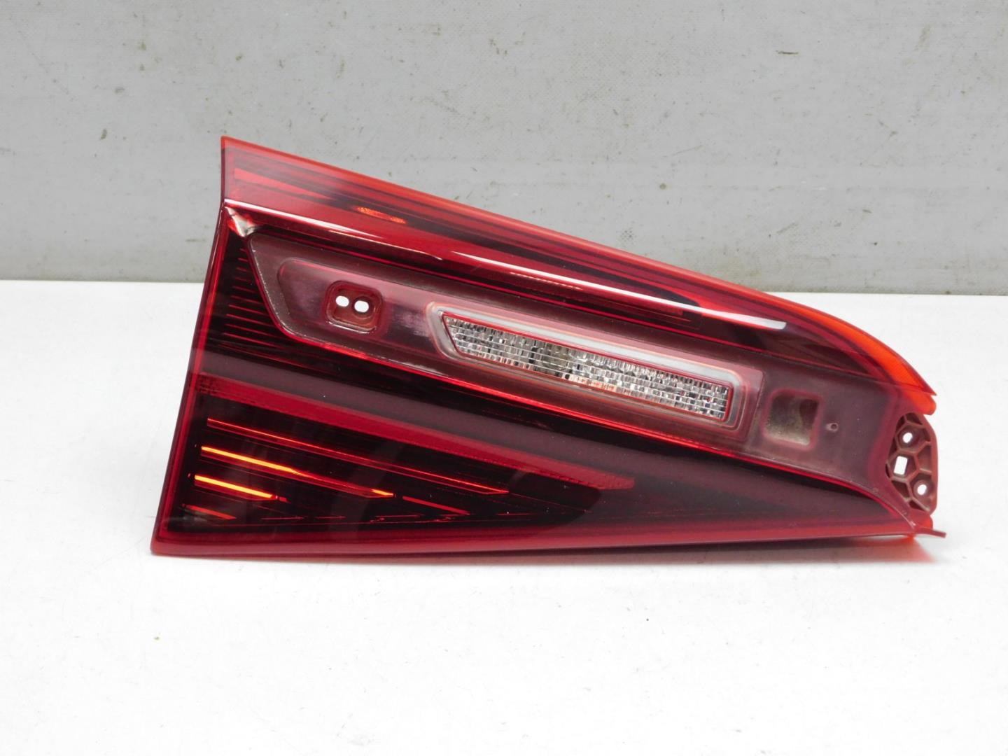 Фонарь задний внутренний левый