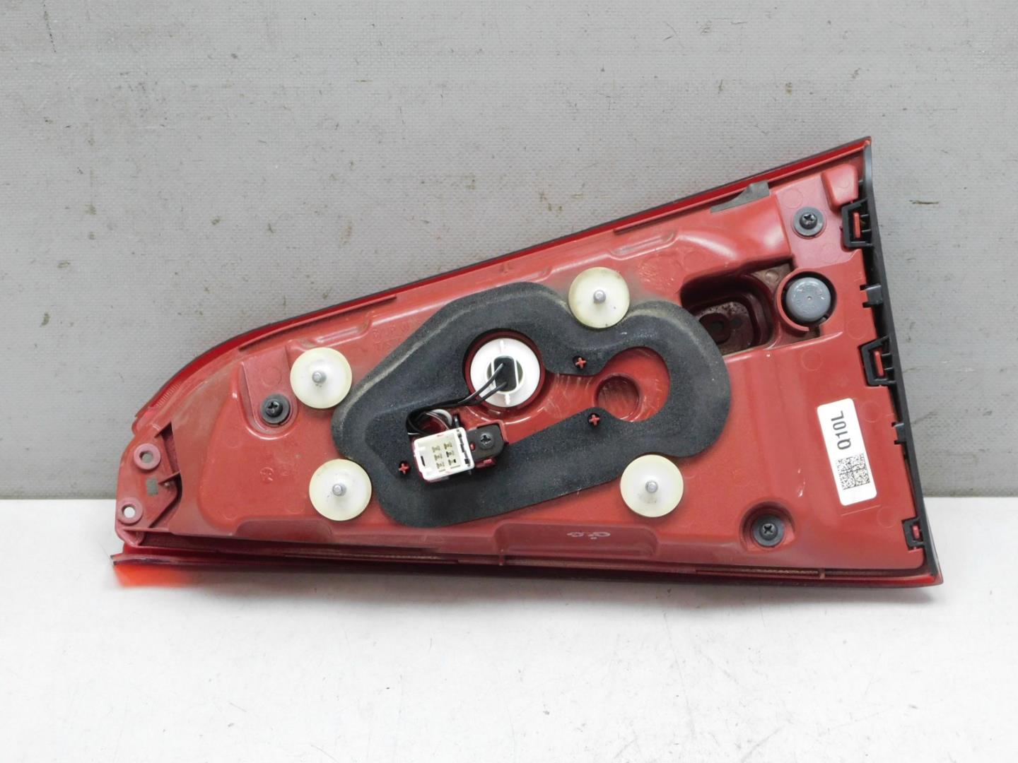 Фонарь задний внутренний левый