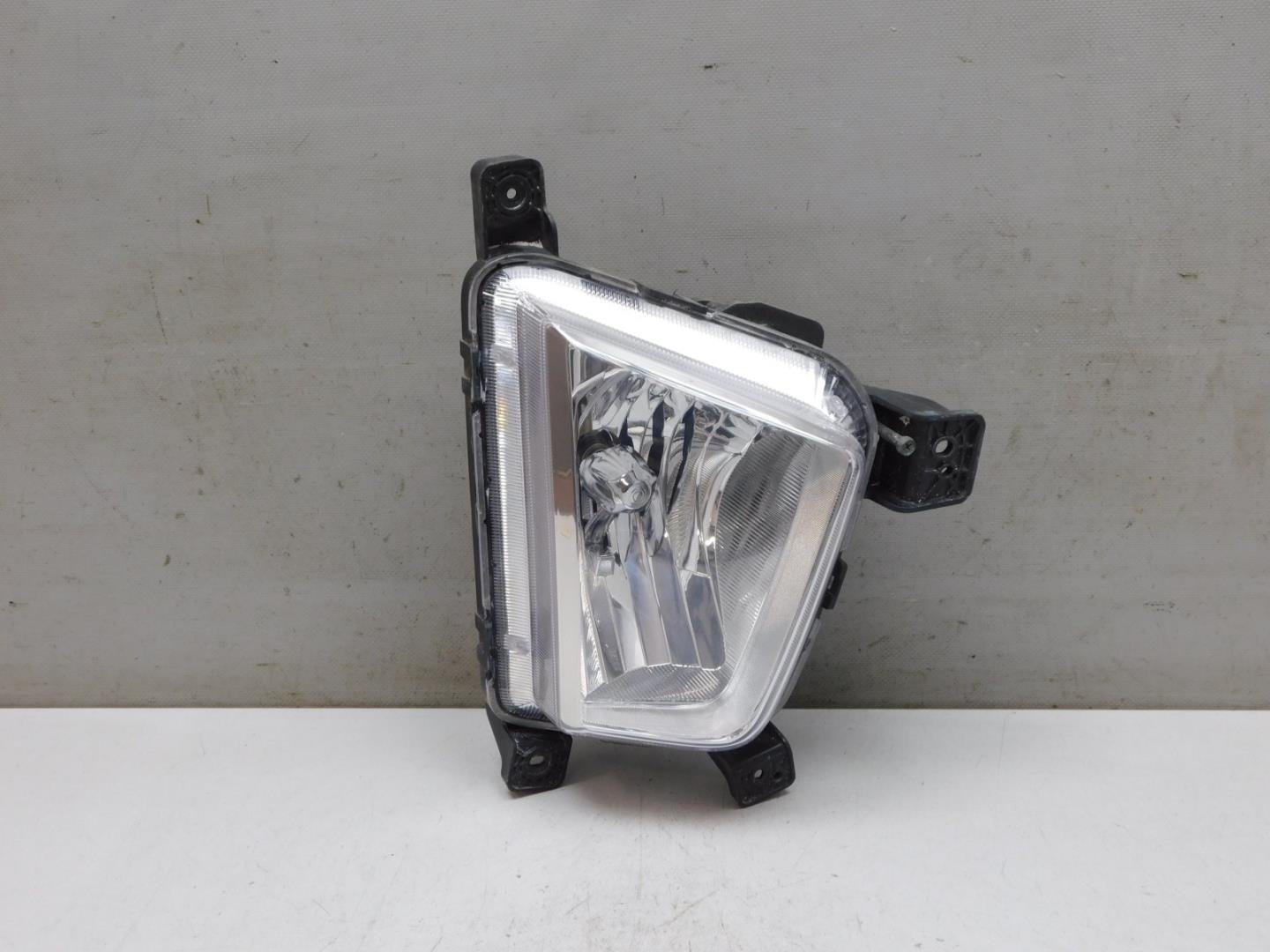 Фара противотуманная правая