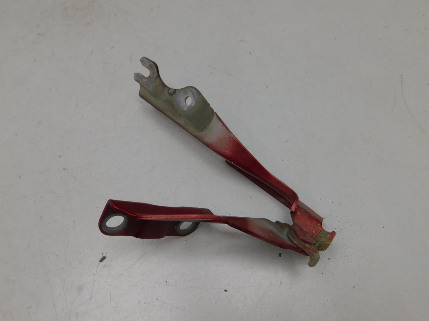 Петля капота правая