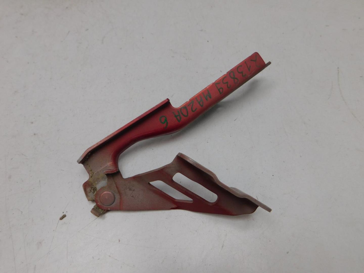 Петля капота правая