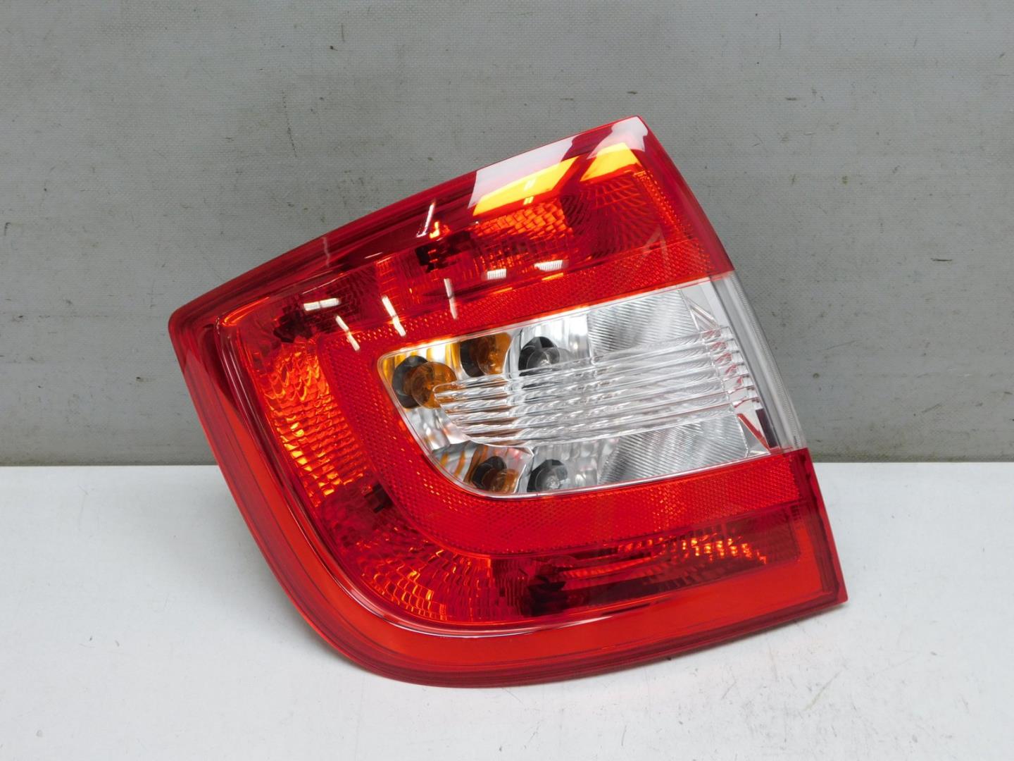 Фонарь задний левый