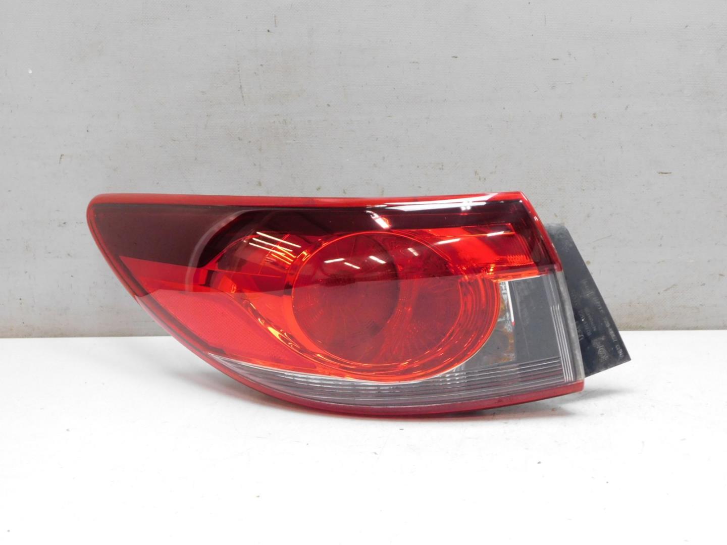 Фонарь задний наружный левый