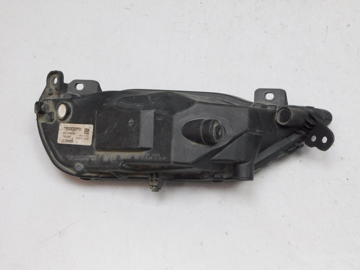 Фара противотуманная левая