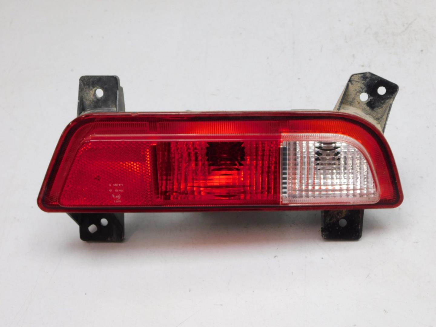 Фонарь задний в бампер правый