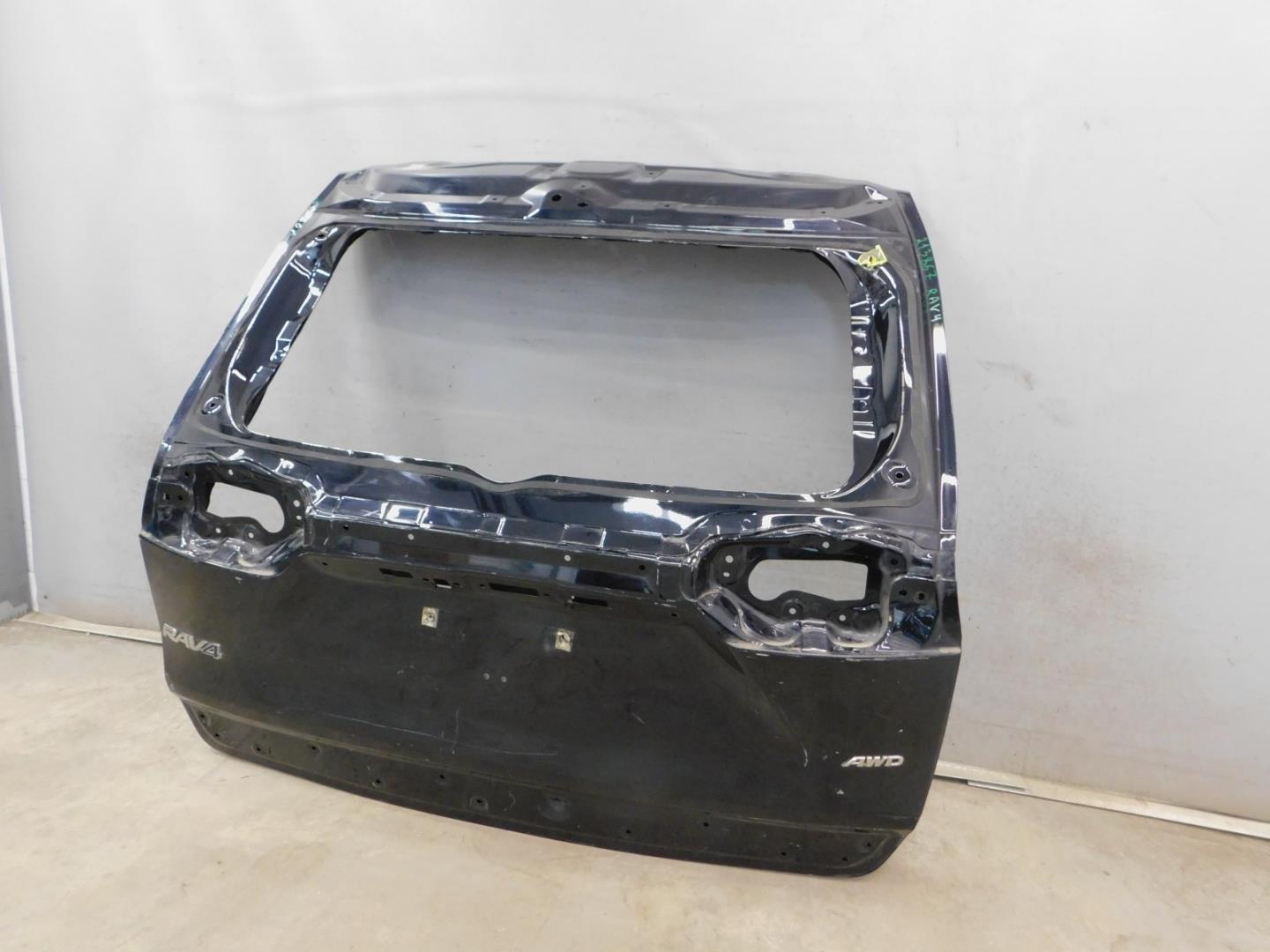 Дверь багажника